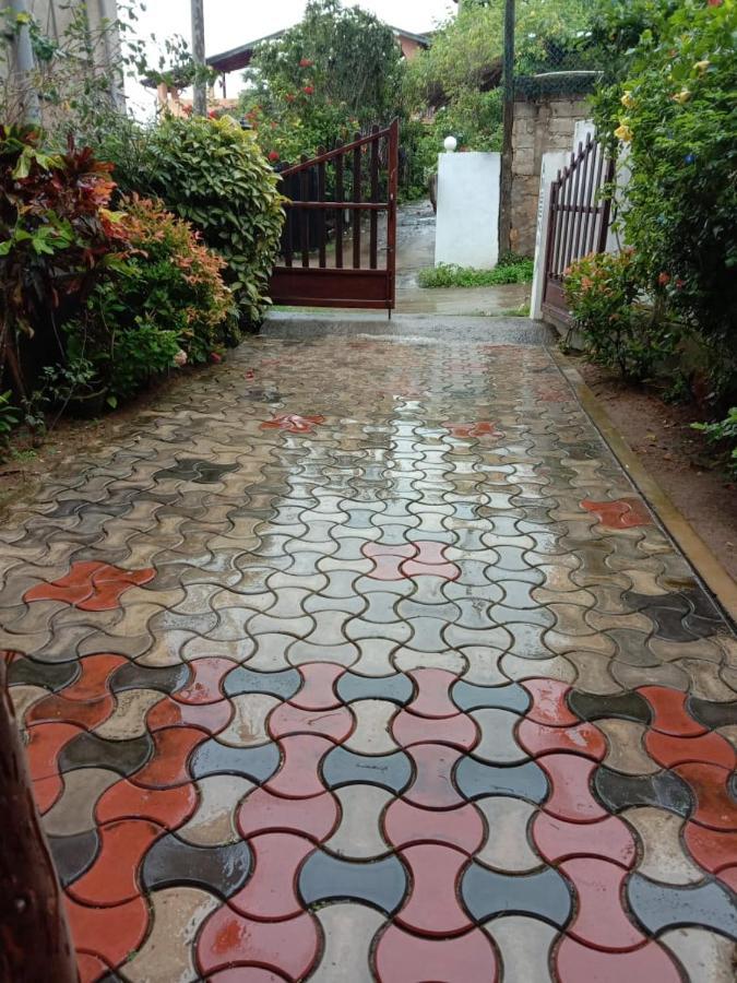 Ameena Homestay Tangalle Bagian luar foto