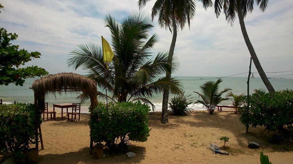 Ameena Homestay Tangalle Bagian luar foto